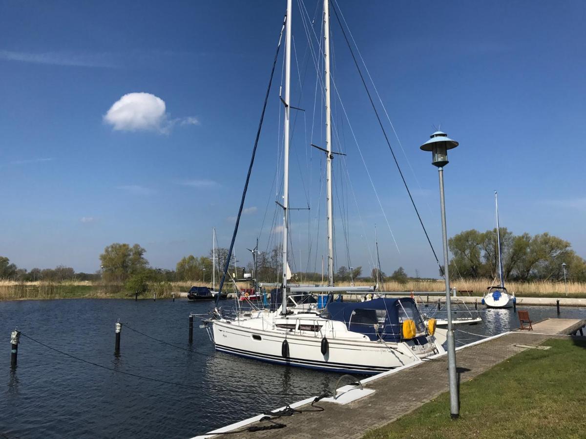 Blick Auf Yachthafen An Der Ostsee อึคเคอร์มึนเดอ ภายนอก รูปภาพ